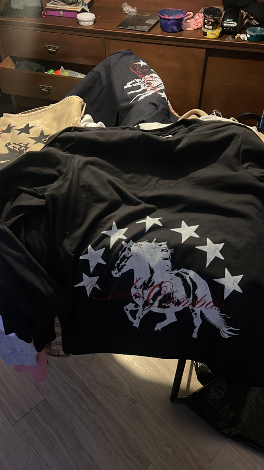 PLAYERA MANGA LARGA NEGRA PARCHE CABALLO