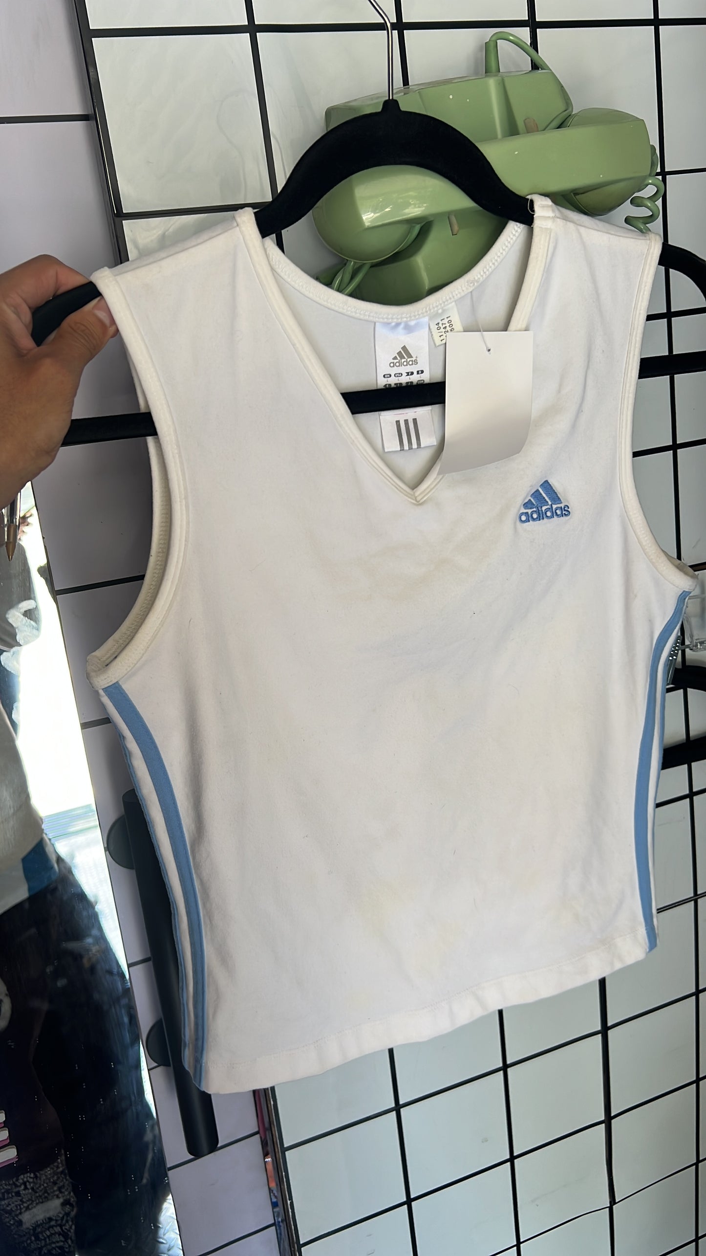 CAMISETA DEPORTIVA ADIDAS BLANCA CON AZULES