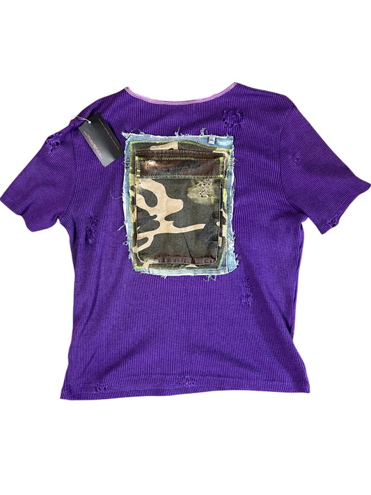 TEE SHIRT MORADA CROP SUKI DESIGN PARCH AND LETTERS