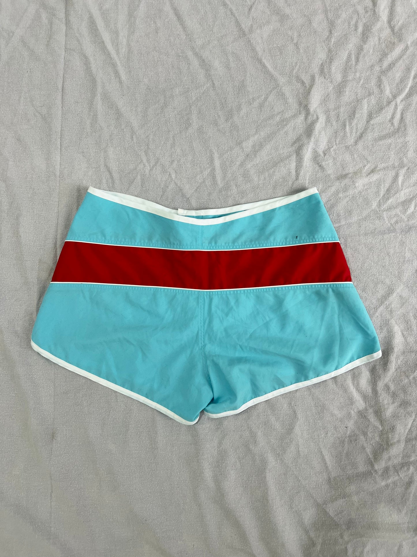 MINI SHORT VICTORIA SECRET AZUL CON ROJO
