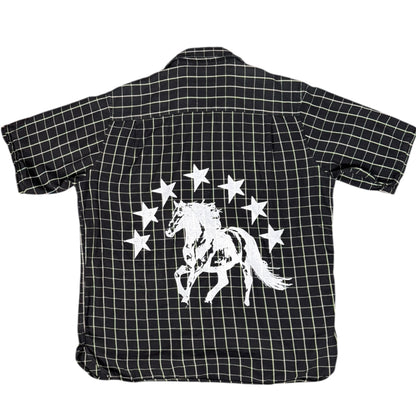 CAMISA MANGA LARGA SUKI NEGRA CUADROS BLANCOS LETRAS BLANCAS TALLA XL SK219
