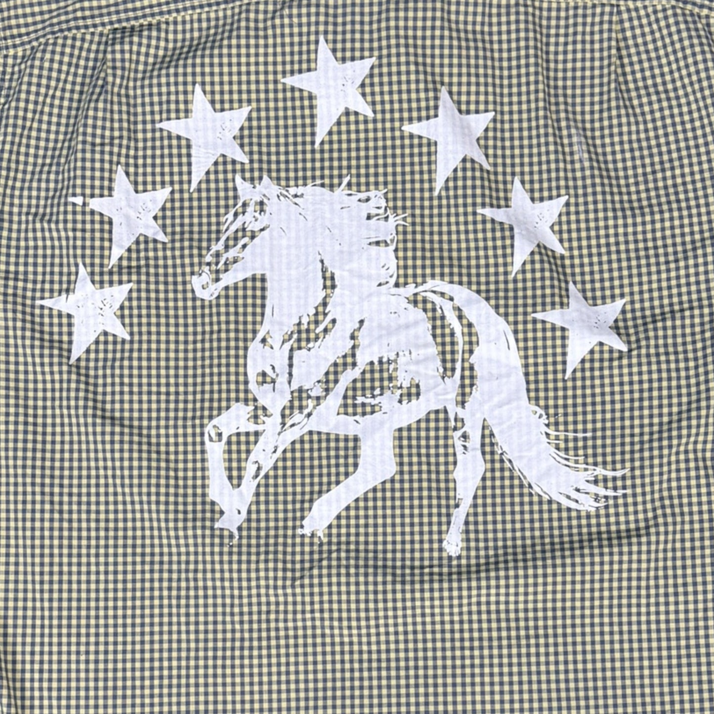 CAMISA MANGA LARGA SUKI VERDE OLIVO CUADROS LETRAS BLANCAS TALLA L SK212