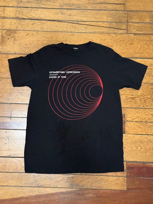 PLAYERA DIESEL NEGRA CERIGRAFIA ROJA CON BLANCO