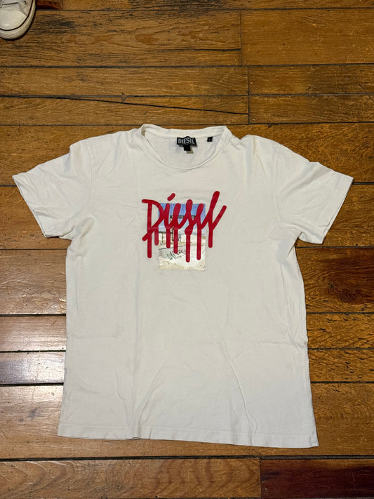PLAYERA DIESEL BLANCA CERIGRAIFA ROJA CON AZUL