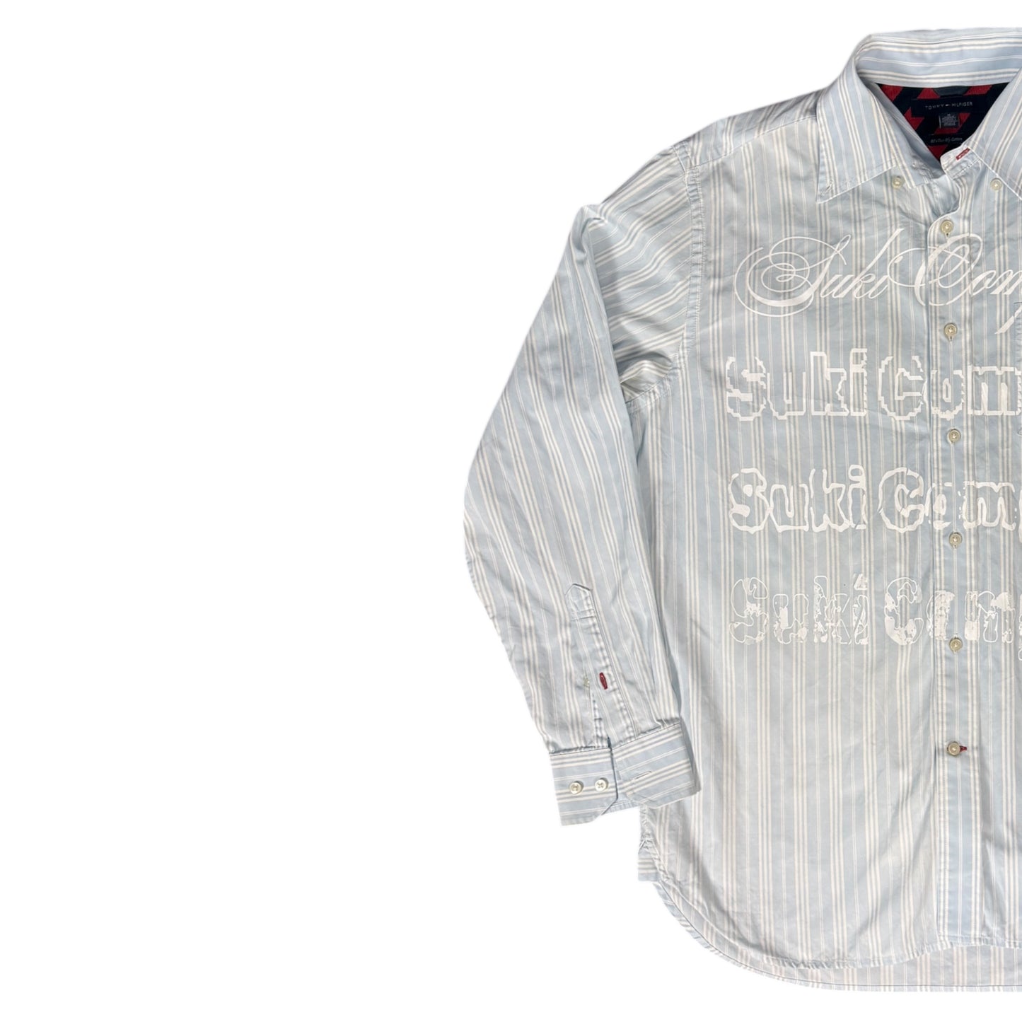 CAMISA MANGA LARGA SUKI AZUL CLARO RAYAS LETRAS BLANCAS TALLA L SK206
