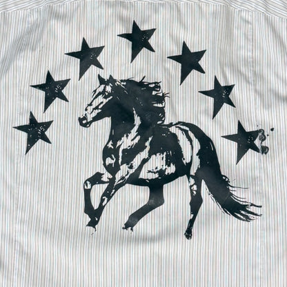 CAMISA MANGA CORTA SUKI BLANCA RAYAS FINAS LETRAS NEGRAS TALLA M SK215