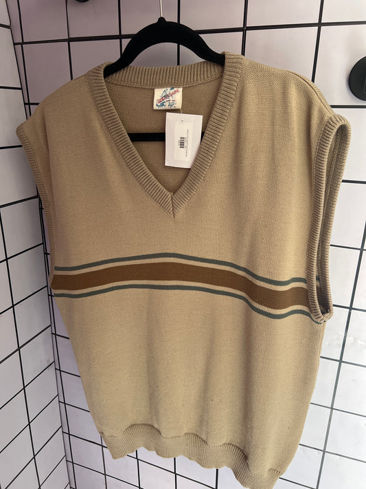 CHALECO TIPO UNIVERSITARIO COLOR CAFE