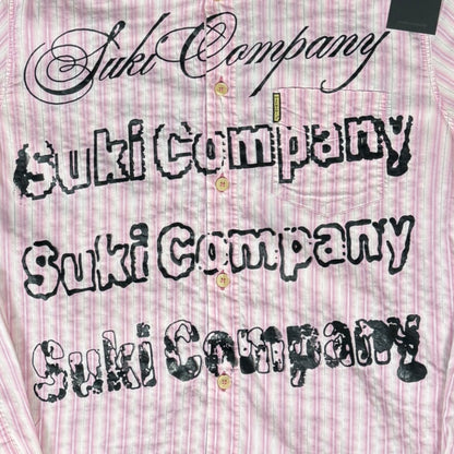 CAMISA MANGA LARGA SUKI ROSA RAYAS LETRAS NEGRAS TALLA M SK208