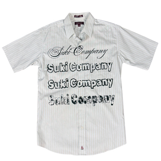 CAMISA MANGA CORTA SUKI BLANCA RAYAS FINAS LETRAS NEGRAS TALLA M SK215