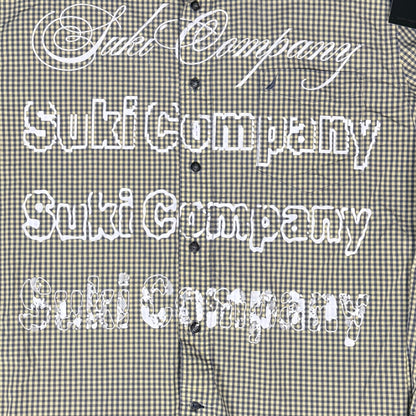 CAMISA MANGA LARGA SUKI VERDE OLIVO CUADROS LETRAS BLANCAS TALLA L SK212