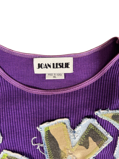 TEE SHIRT MORADA CROP SUKI DESIGN PARCH AND LETTERS