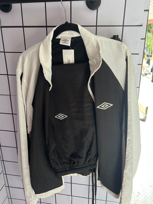 CONJUNTO UMBRO NEGRO CON BLANCO