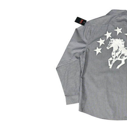 CAMISA MANGA LARGA SUKI GRIS RAYAS LETRAS BLANCAS TALLA L SK210