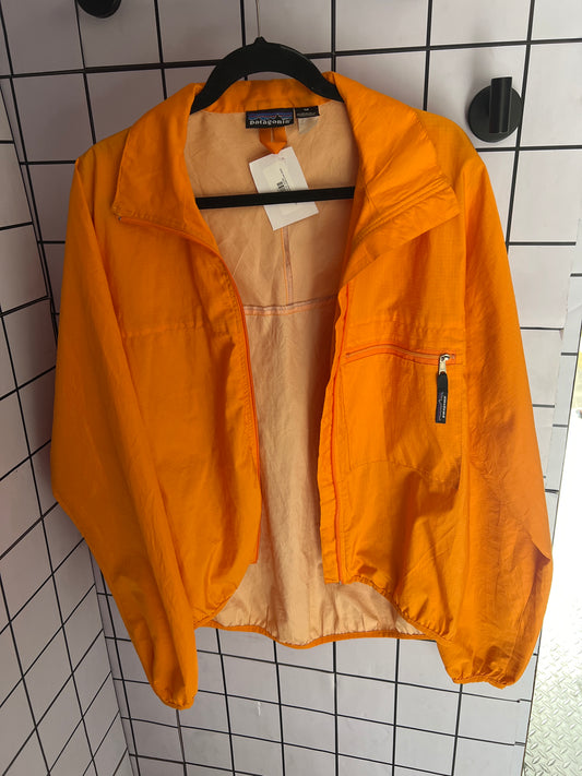 ROMPE VIENTOS MARCA PATAGONIA COLOR NARANJA