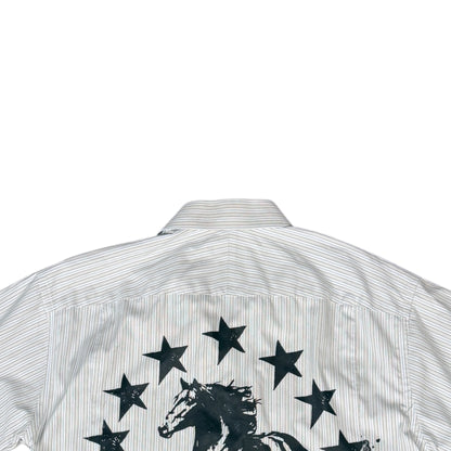CAMISA MANGA CORTA SUKI BLANCA RAYAS FINAS LETRAS NEGRAS TALLA M SK215