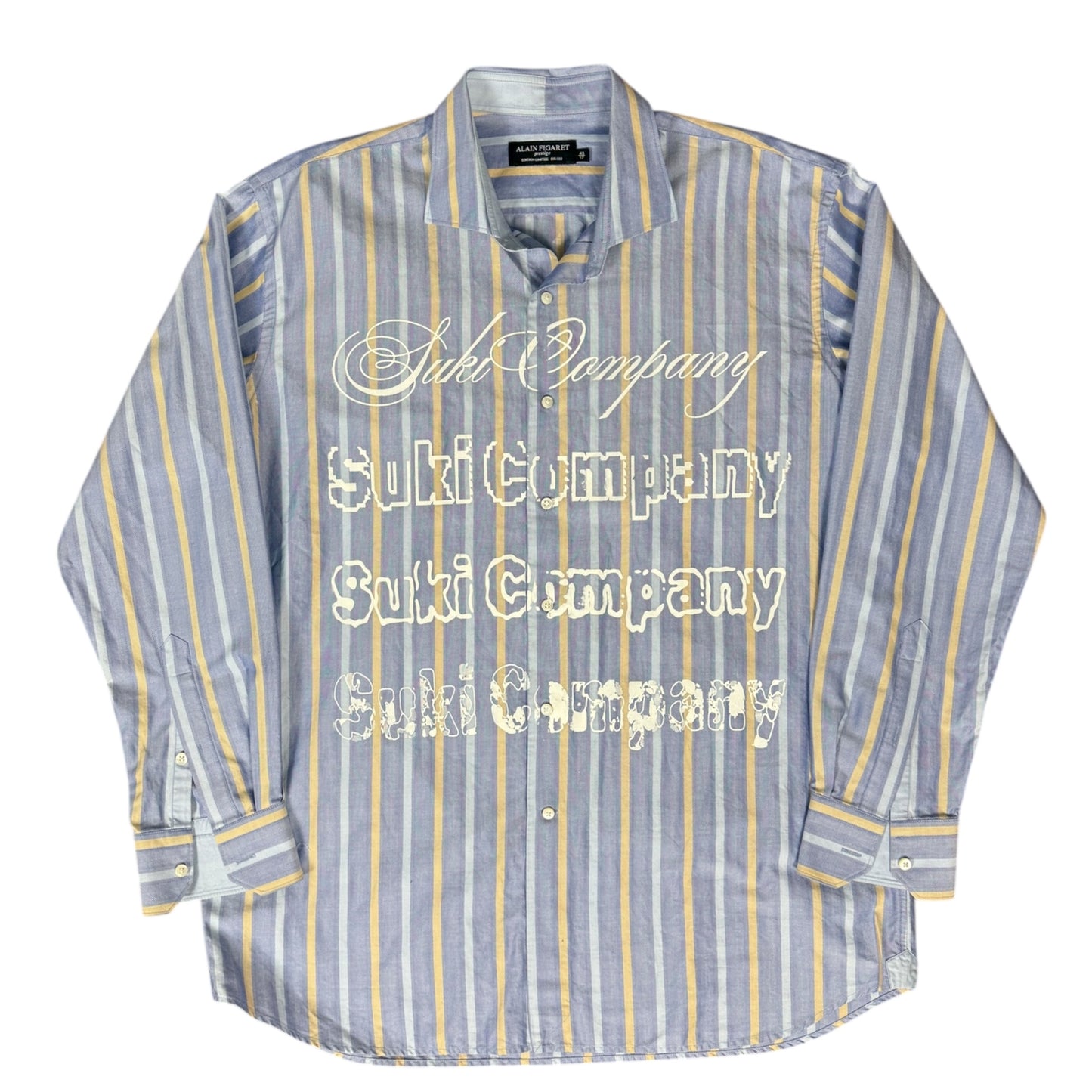 CAMISA MANGA LARGA SUKI AZUL RAYAS AMARILLAS LETRAS BLANCAS TALLA L SK214