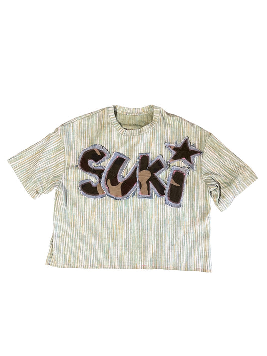 TEE SHIRT VERDE CROP SUKI DESIGN PARCH AND LETTERS V1
