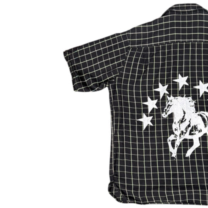 CAMISA MANGA LARGA SUKI NEGRA CUADROS BLANCOS LETRAS BLANCAS TALLA XL SK219