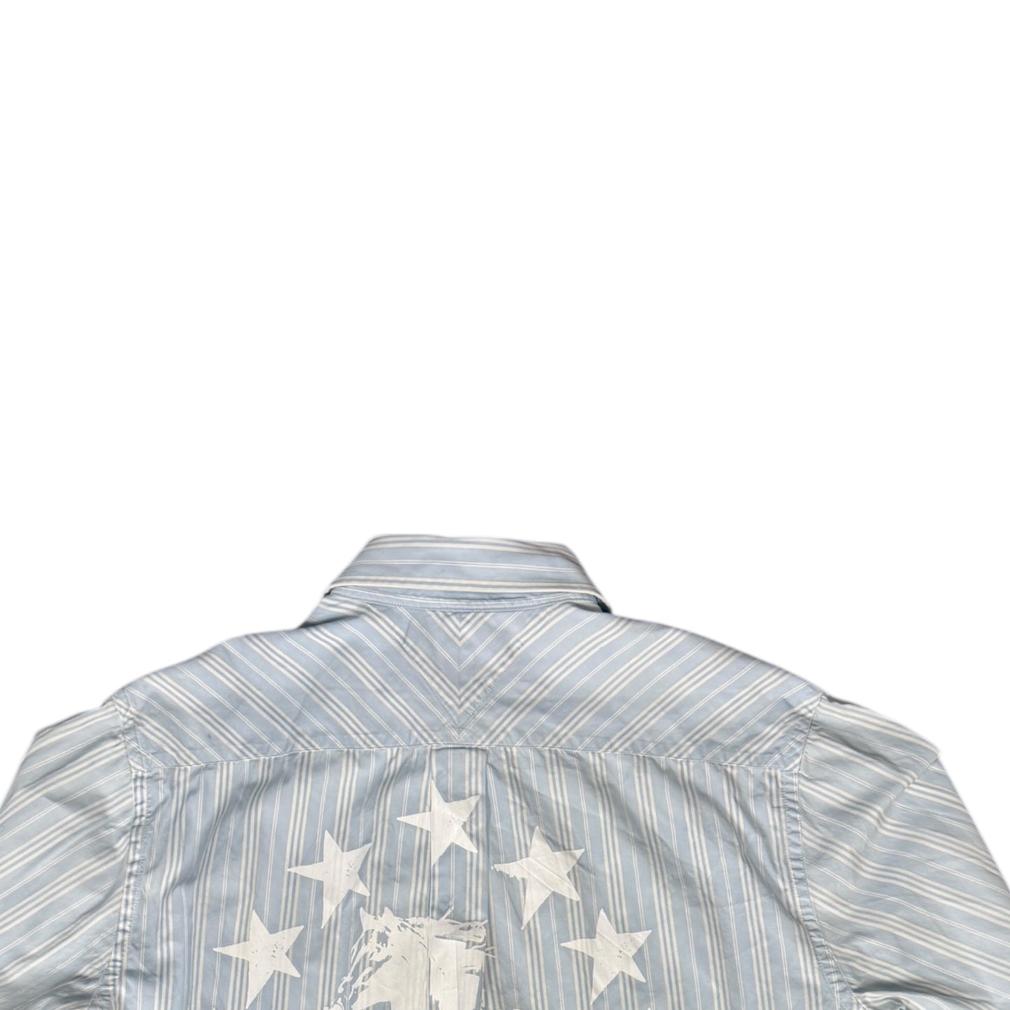 CAMISA MANGA LARGA SUKI AZUL CLARO RAYAS LETRAS BLANCAS TALLA L SK206