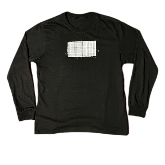 PLAYERA MANGA LARGA NEGRA PARCHE LETRAS