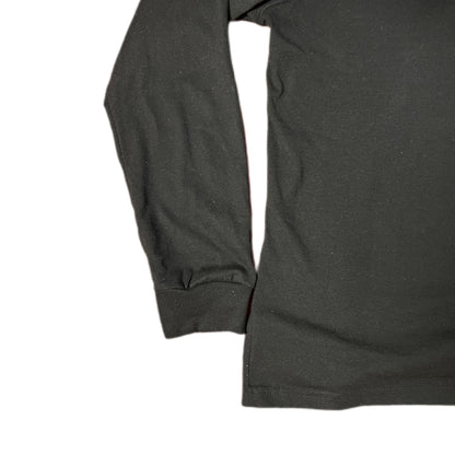 PLAYERA MANGA LARGA NEGRA PARCHE LETRAS