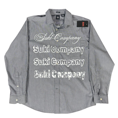 CAMISA MANGA LARGA SUKI GRIS RAYAS LETRAS BLANCAS TALLA L SK210