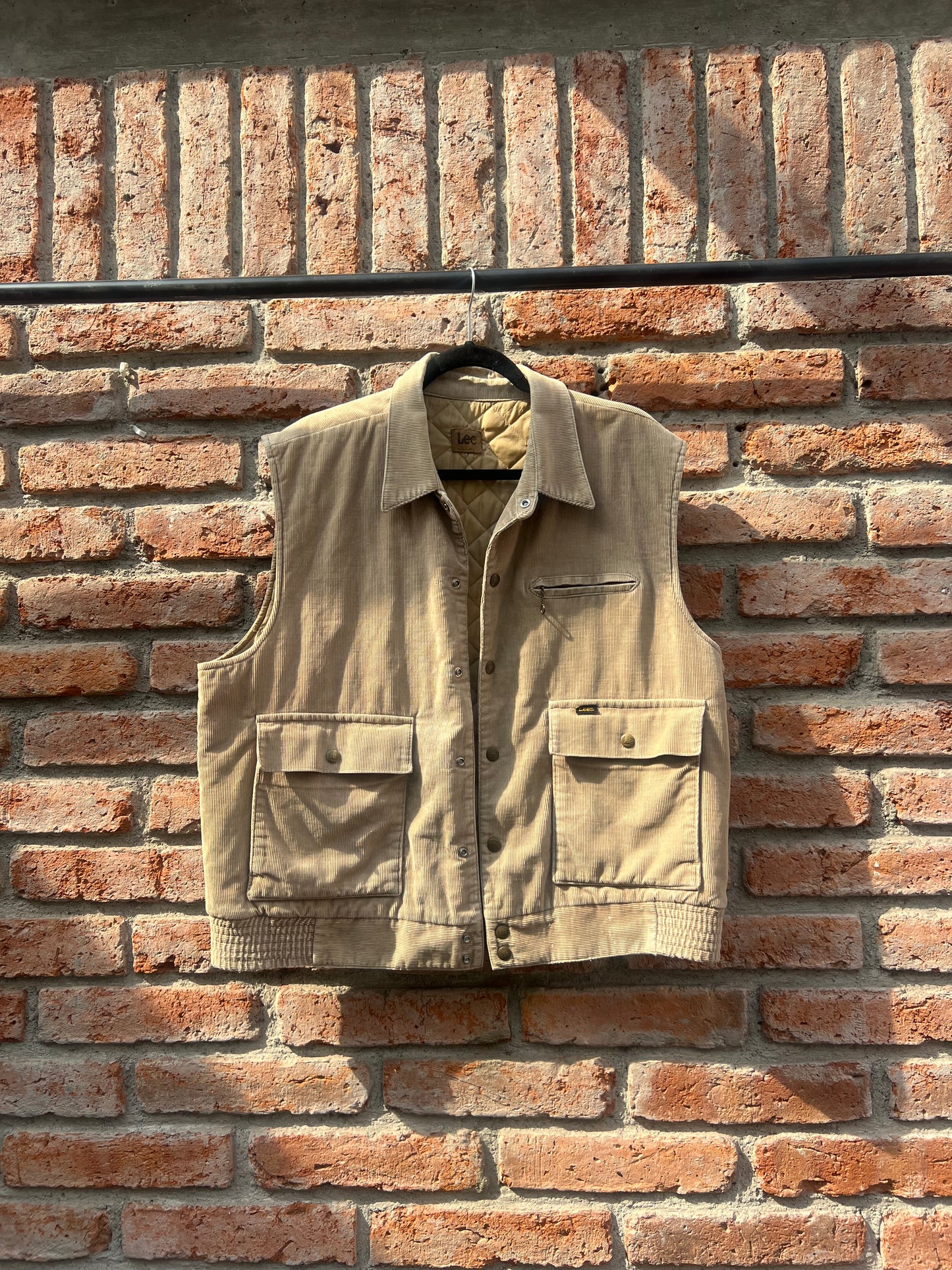 Chaleco pana beige lee