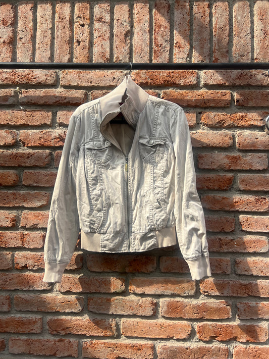 Chamarra bumper beige bershka