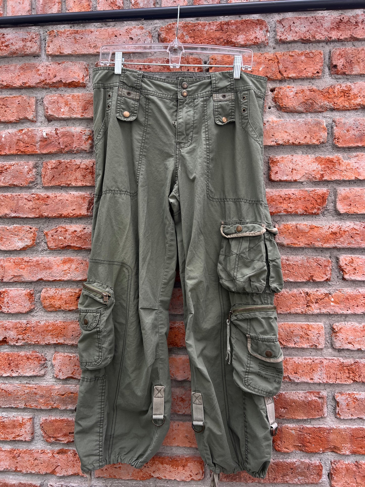 PANTALON CARGO VERDE ABERCOMBIE