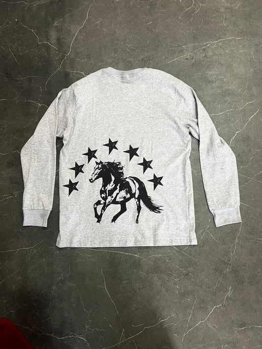 PLAYERA GRIS LETRAS CABALLO